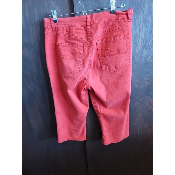Lot of 2 Red Pink Womens Size 8 Petite 8P Mid Rise Capri Crop Bermuda Shorts - Picture 5 of 9